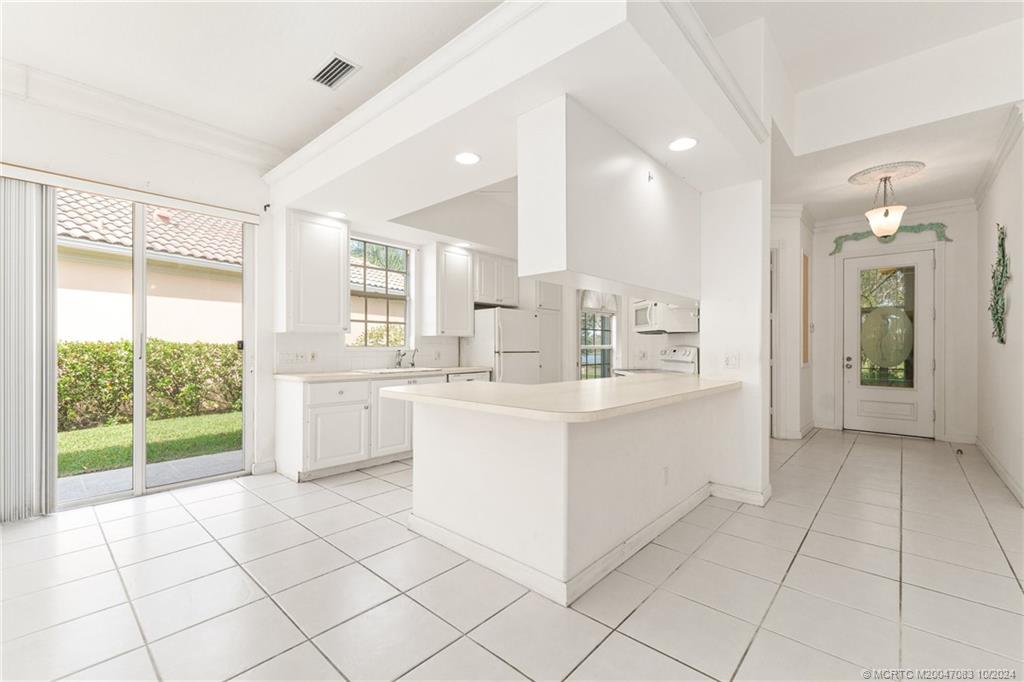 Hobe Sound, Florida 33455, United States, 3 Bedrooms Bedrooms, ,2 BathroomsBathrooms,Residential,Pending,39221