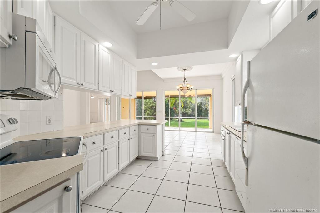 Hobe Sound, Florida 33455, United States, 3 Bedrooms Bedrooms, ,2 BathroomsBathrooms,Residential,Pending,39221