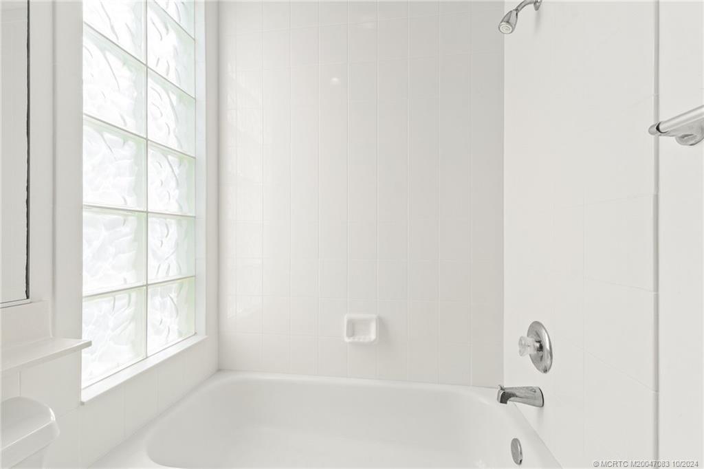 Hobe Sound, Florida 33455, United States, 3 Bedrooms Bedrooms, ,2 BathroomsBathrooms,Residential,Pending,39221