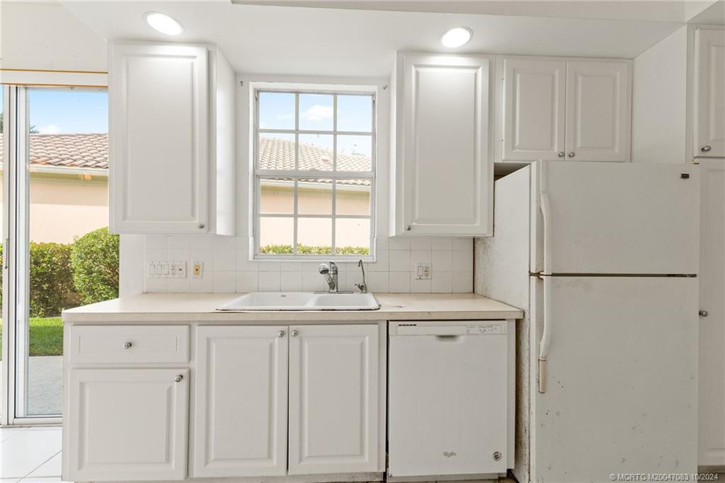 Hobe Sound, Florida 33455, United States, 3 Bedrooms Bedrooms, ,2 BathroomsBathrooms,Residential,Pending,39221