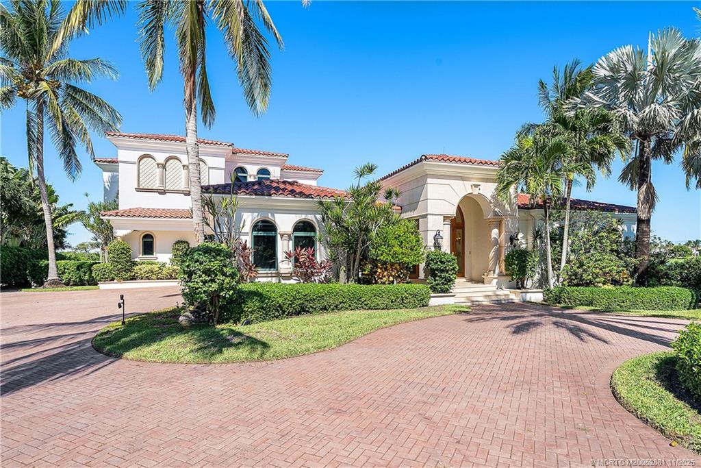 6381 SE Harbor Circle