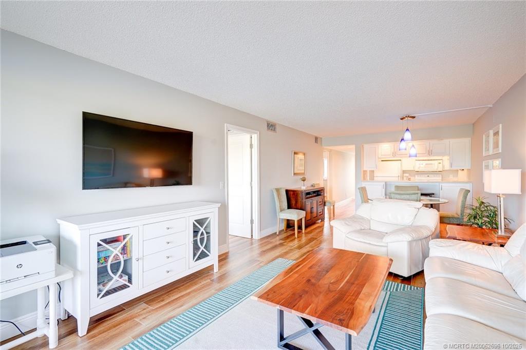 Stuart, Florida 34996, United States, 2 Bedrooms Bedrooms, ,2 BathroomsBathrooms,Residential,Active,229981