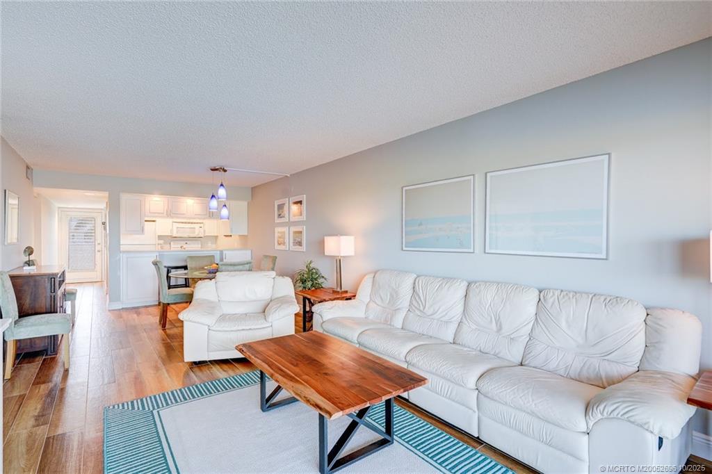 Stuart, Florida 34996, United States, 2 Bedrooms Bedrooms, ,2 BathroomsBathrooms,Residential,Active,229981