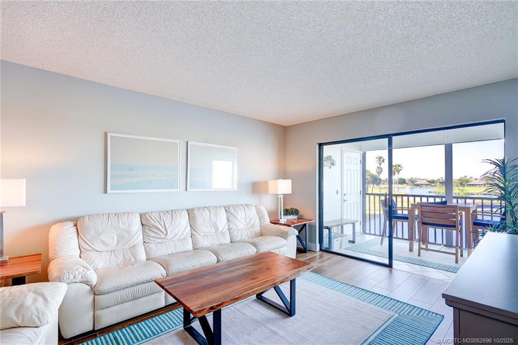 Stuart, Florida 34996, United States, 2 Bedrooms Bedrooms, ,2 BathroomsBathrooms,Residential,Active,229981