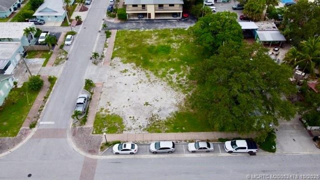 Photo of 34 SE 6th Street, Stuart, FL 34994 (MLS # M20052478)