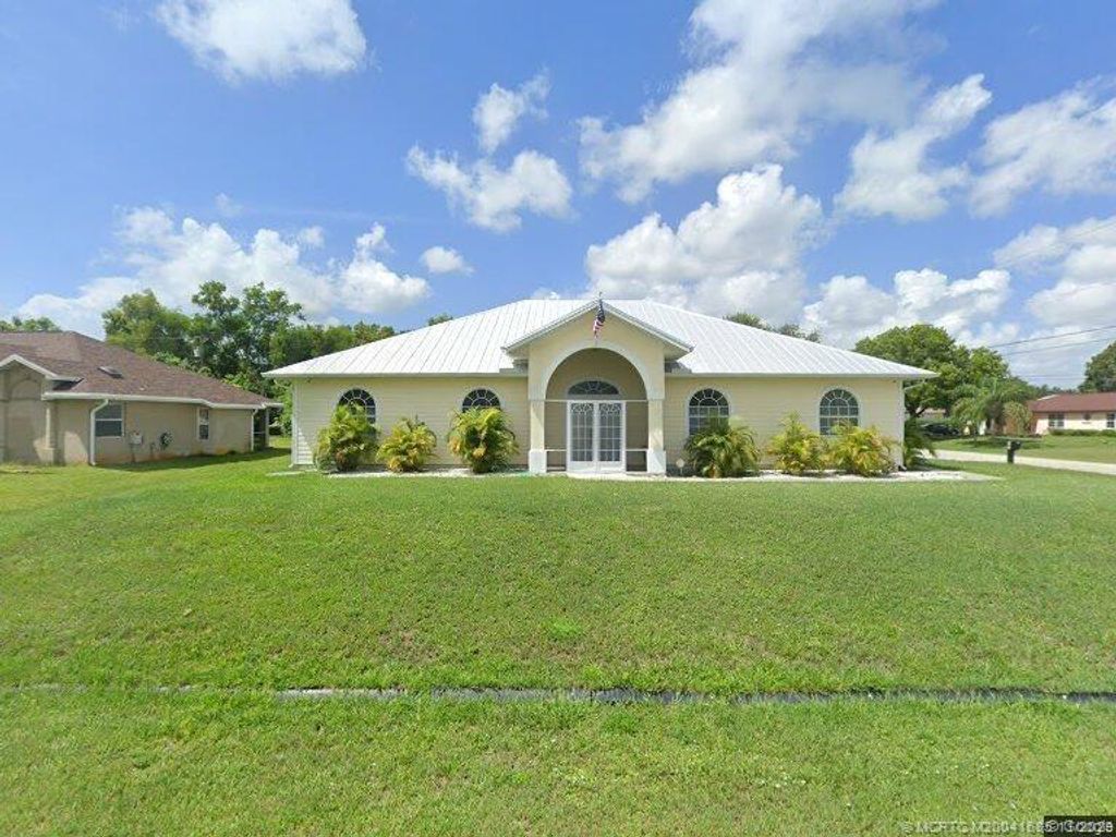 Photo of 192 SW Bedford Road, Port Saint Lucie, FL 34953 (MLS # M20041685)