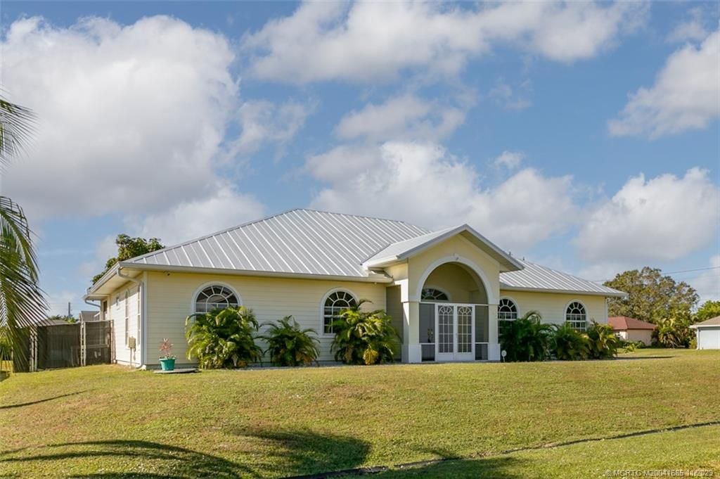 Photo of 192 SW Bedford Road, Port Saint Lucie, FL 34953 (MLS # M20041685)