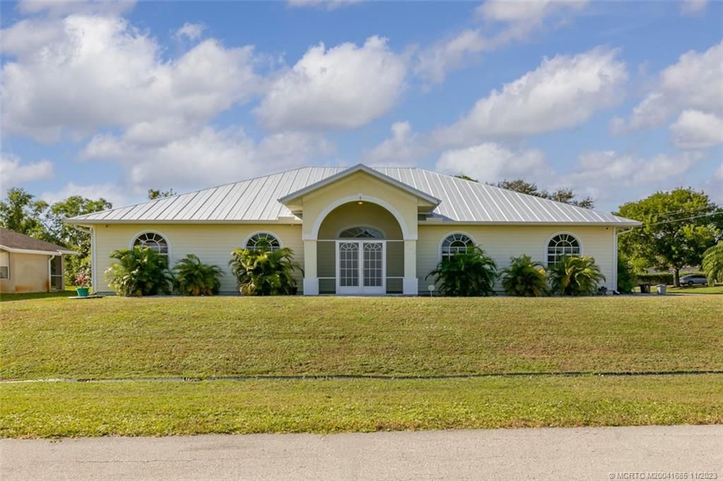 Photo of 192 SW Bedford Road, Port Saint Lucie, FL 34953 (MLS # M20041685)