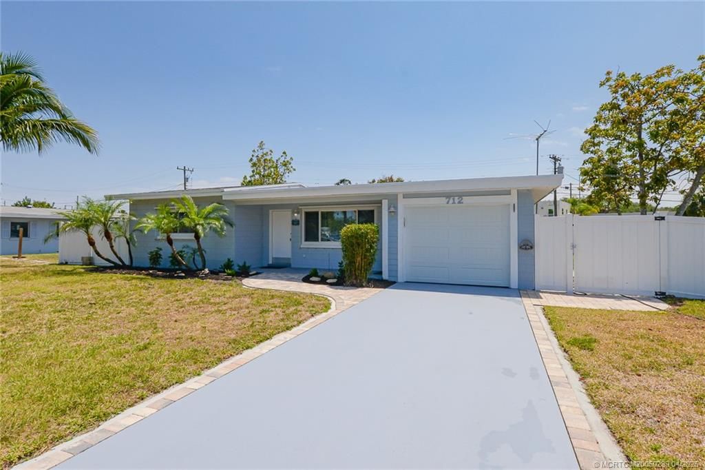 Photo of 712 NE Camino Street, Port Saint Lucie, FL 34952 (MLS # M20050239)