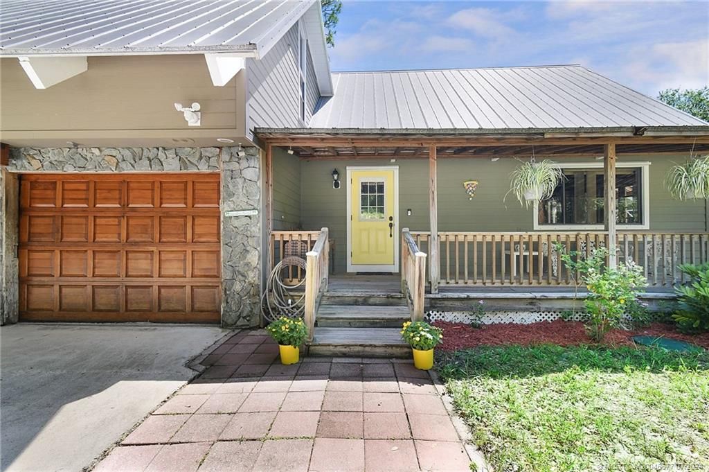 Photo of 5513 Spruce Drive, Fort Pierce, FL 34982 (MLS # M20045677)