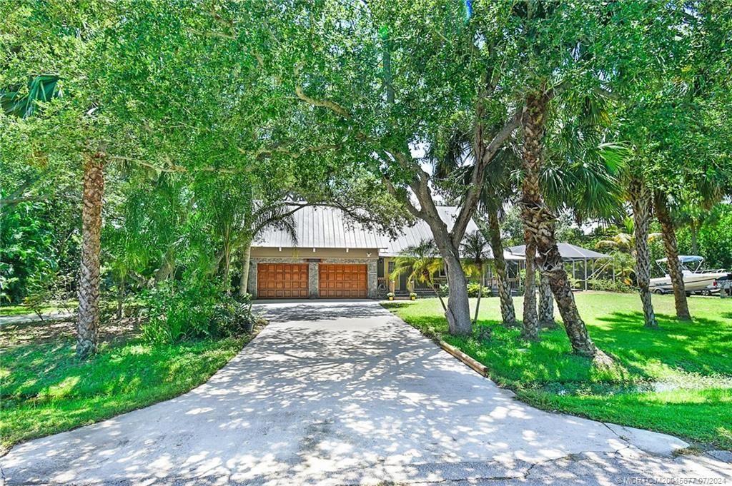 Photo of 5513 Spruce Drive, Fort Pierce, FL 34982 (MLS # M20045677)