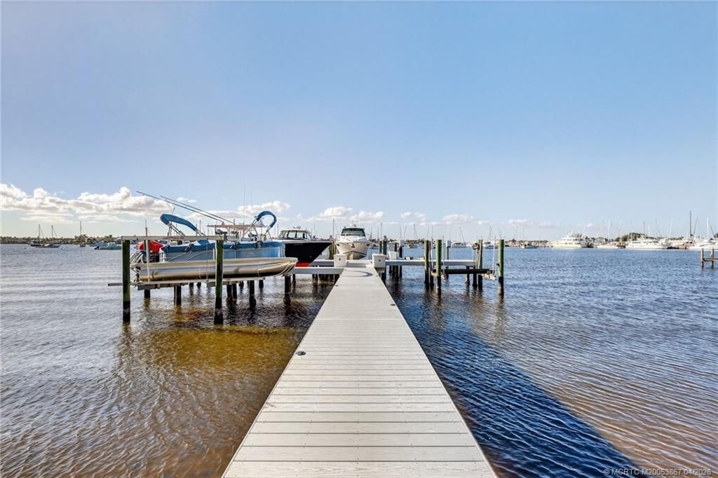Photo of 334 SW Atlanta Avenue SW, Stuart, FL 34994 (MLS # M20053867)