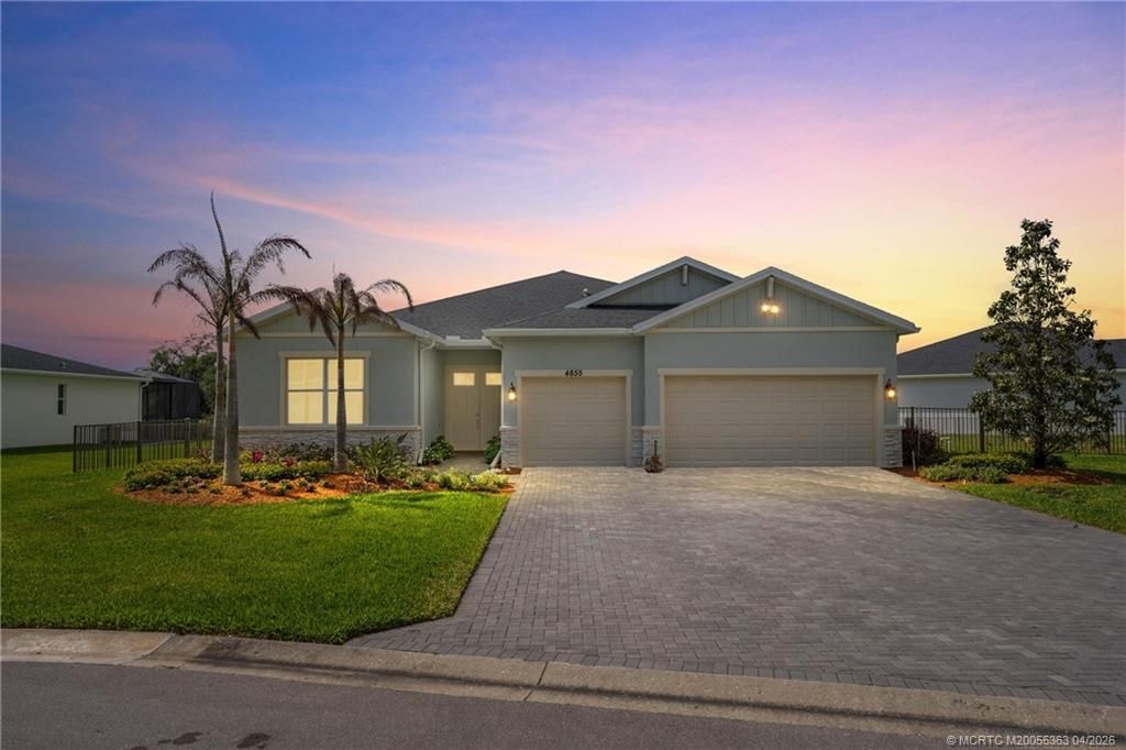 Photo of 4855 BROOKHAVEN MNR SW Mnr SW, Vero Beach, FL 32968 (MLS # M20055363)