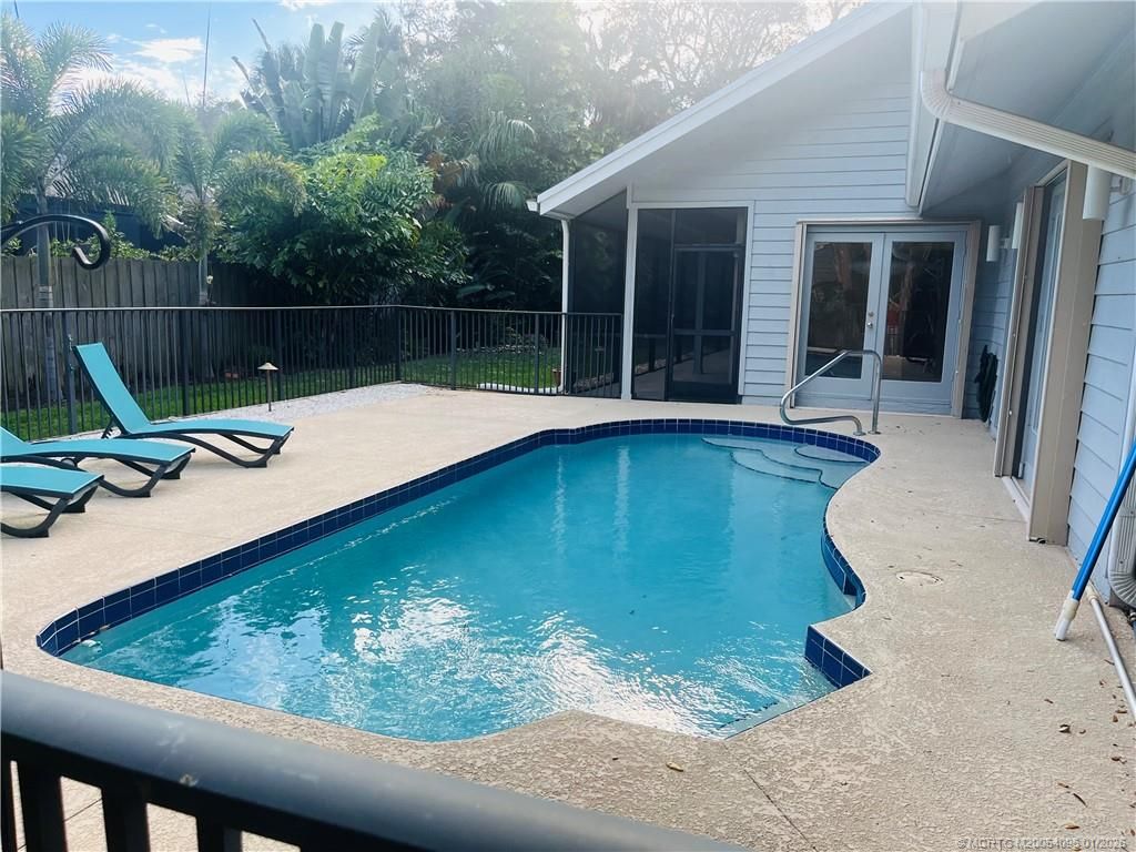 Photo of 8 Kingston Court, Stuart, FL 34996 (MLS # M20054096)