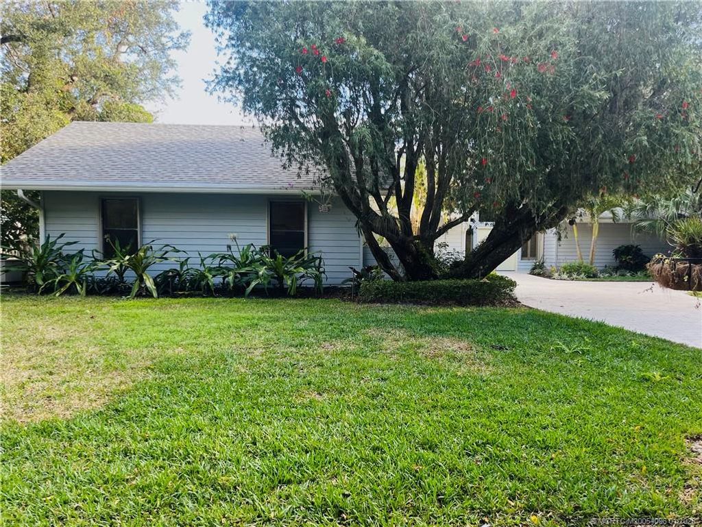 Photo of 8 Kingston Court, Stuart, FL 34996 (MLS # M20054096)