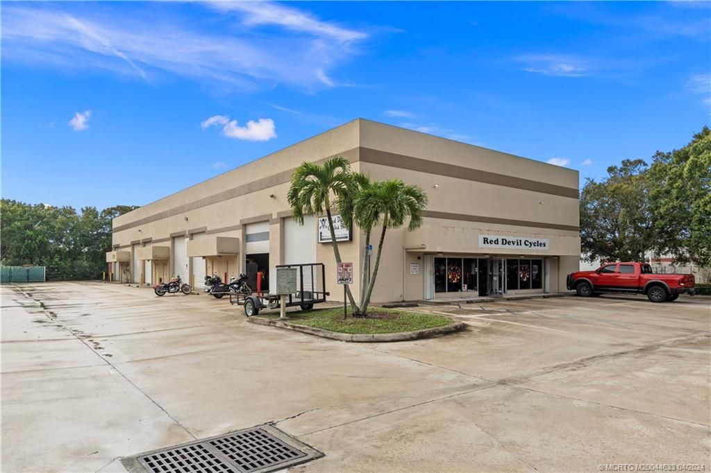 Photo of 3462 SE Gran Park Way #3462, Stuart, FL 34997 (MLS # M20044633)