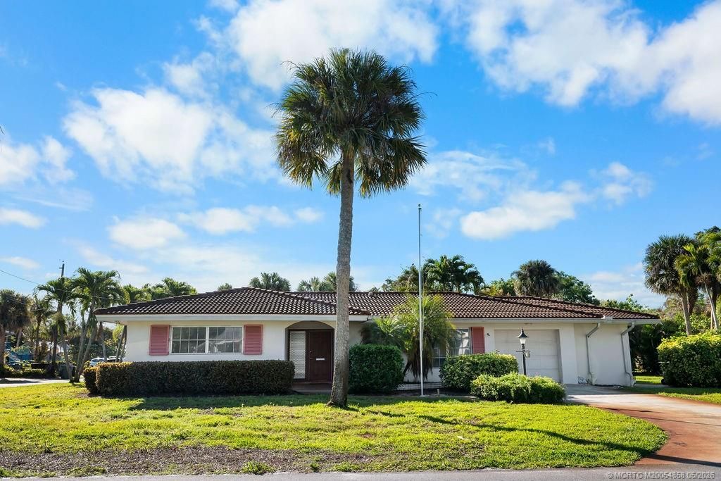 Photo of 701 SW Cleveland Avenue, Stuart, FL 34994 (MLS # M20054858)