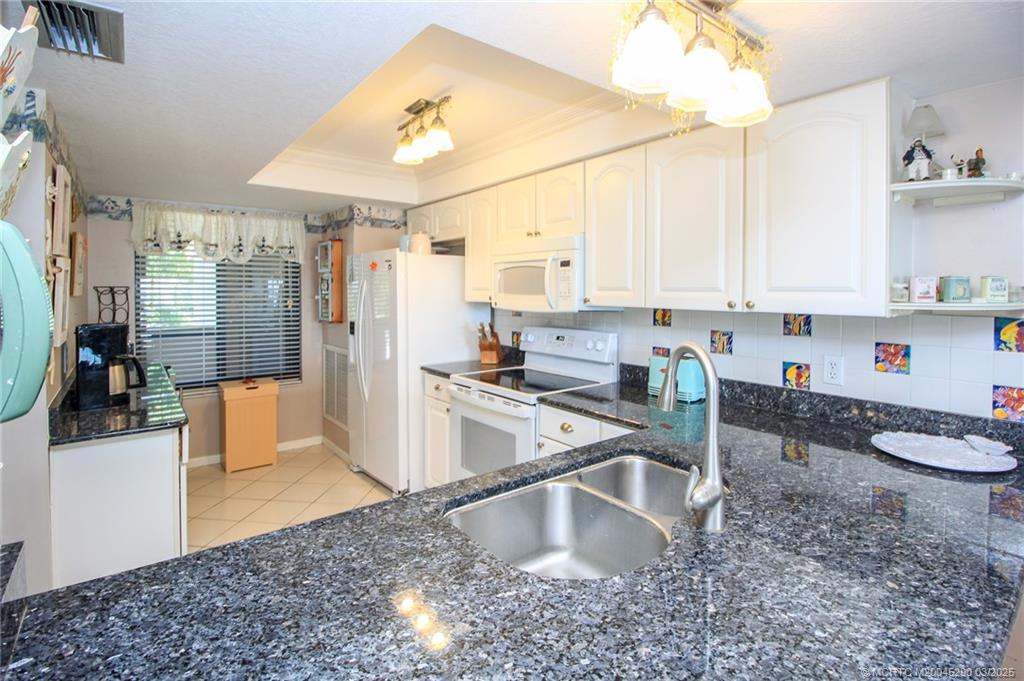 Stuart, Florida 34996, United States, 2 Bedrooms Bedrooms, ,2 BathroomsBathrooms,Residential,Active,56015