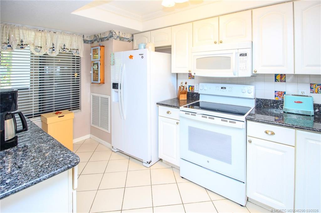 Stuart, Florida 34996, United States, 2 Bedrooms Bedrooms, ,2 BathroomsBathrooms,Residential,Active,56015