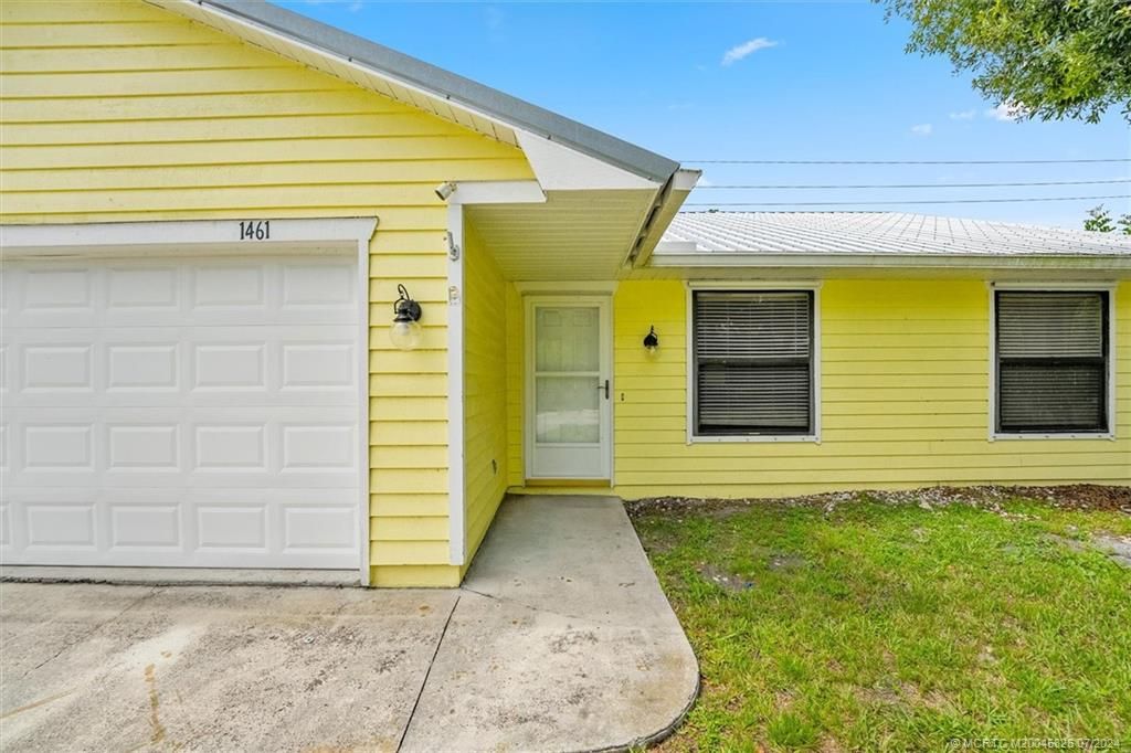 Photo of 1461 SW Vizcaya Circle, Palm City, FL 34990 (MLS # M20045826)