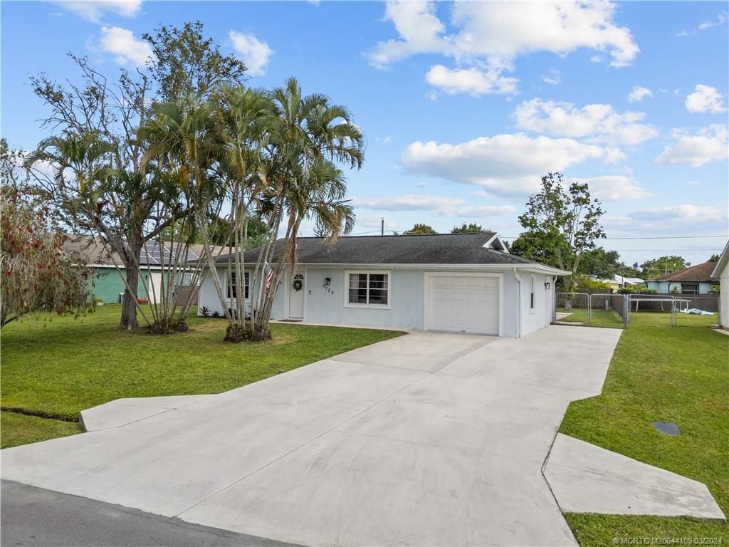 Photo of 2129 SE Holland Street, Port Saint Lucie, FL 34952 (MLS # M20044109)