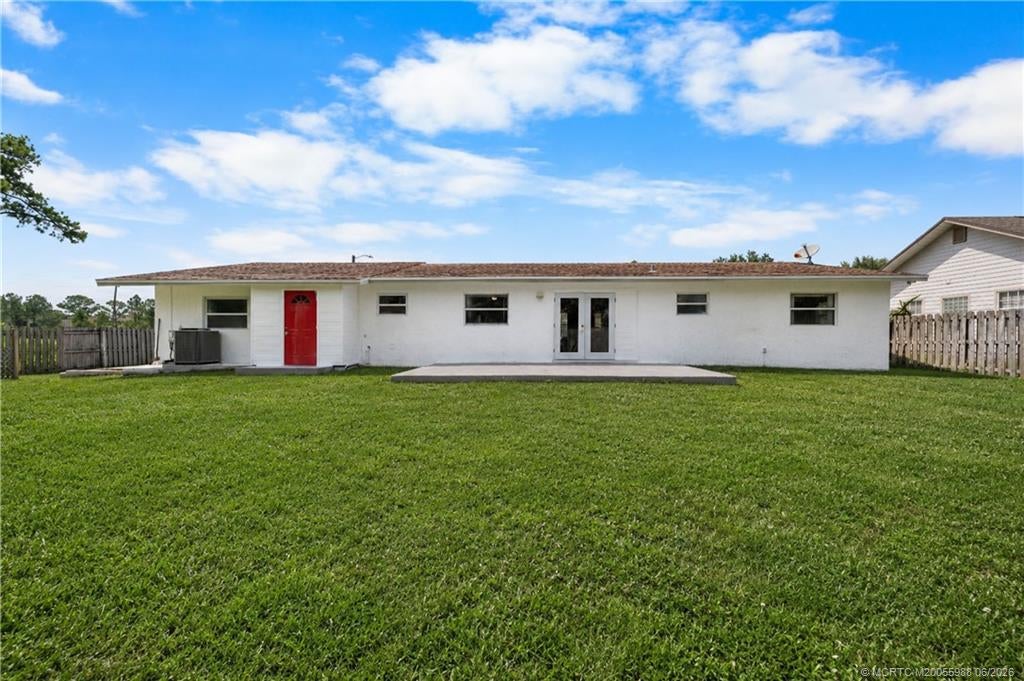Photo of 1670 SE Madison Street, Stuart, FL 34997 (MLS # M20055988)