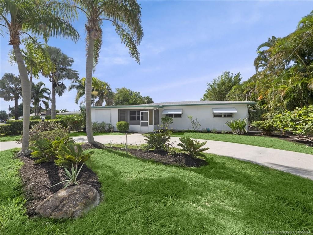 Photo of 165 SW Cabana Point Circle, Stuart, FL 34994 (MLS # M20045633)