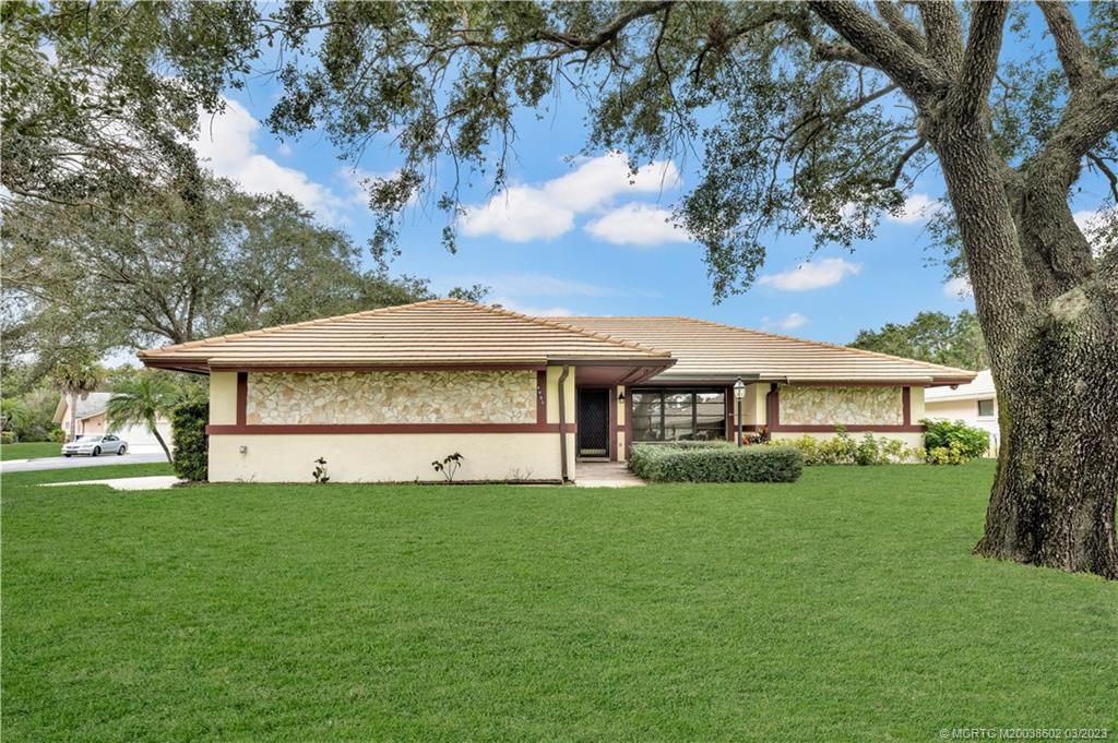 Photo of 4960 SE Hanson Circle, Stuart, FL 34997 (MLS # M20038602)