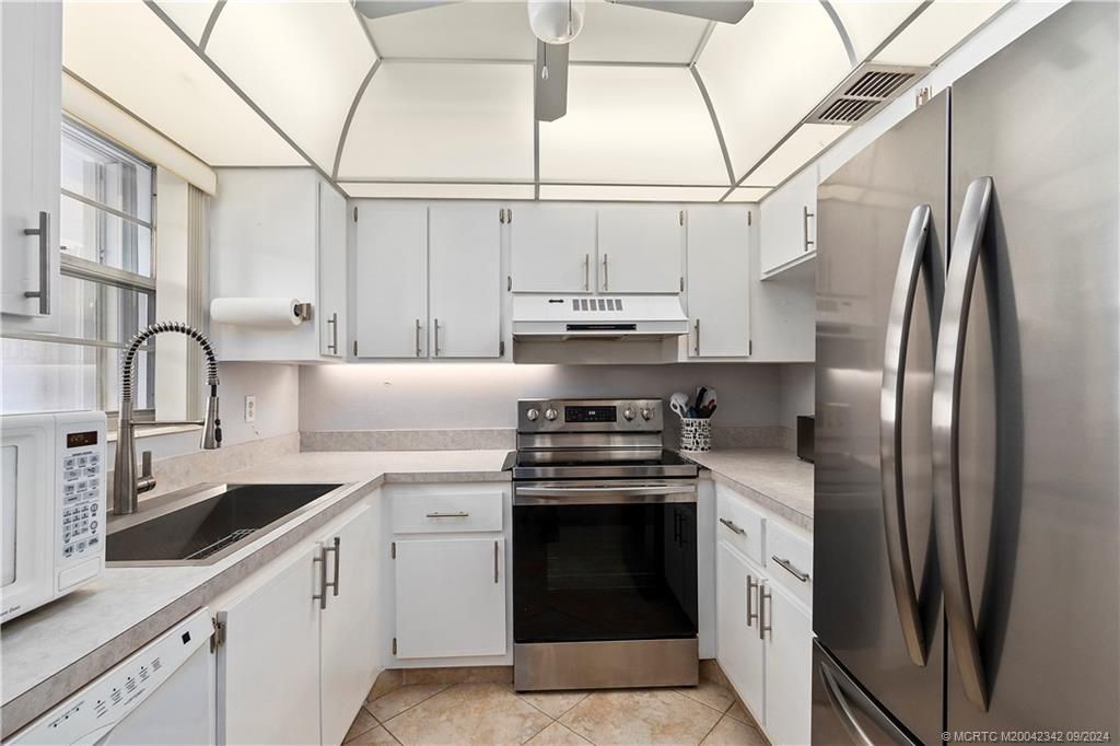 Photo of 2600 SE Ocean Boulevard #Z9, Stuart, FL 34996 (MLS # M20042342)