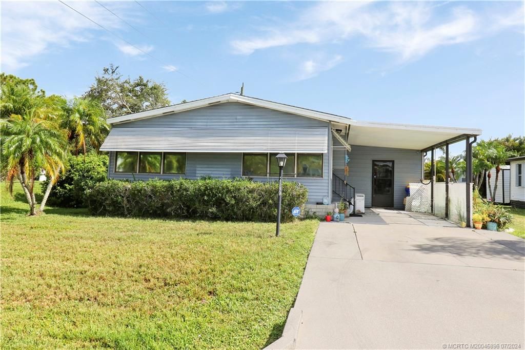 Photo of 2889 SW Pontiac Place, Stuart, FL 34997 (MLS # M20045896)