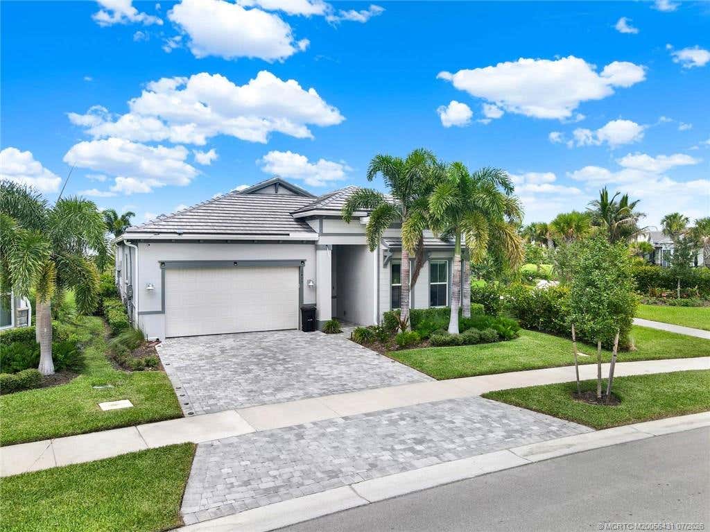 Photo of 10405 Northbrook Circle, Palm Beach Gardens, FL 33412 (MLS # M20056431)