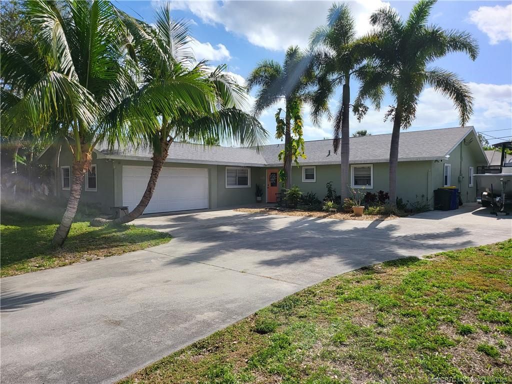 Photo of 4796 SE Manatee Terrace, Stuart, FL 34997 (MLS # M20038023)