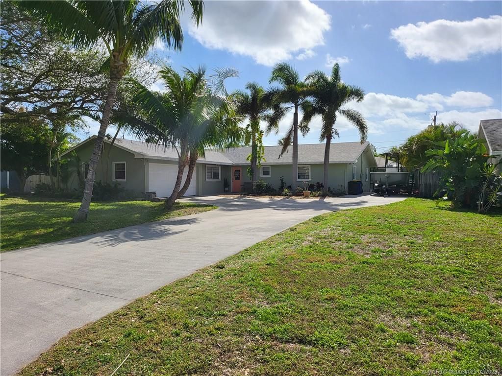 Photo of 4796 SE Manatee Terrace, Stuart, FL 34997 (MLS # M20038023)