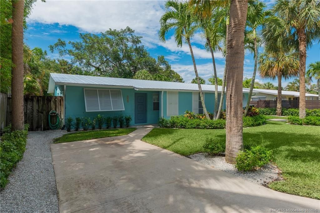 Photo of 713 SE Stypmann Boulevard, Stuart, FL 34994 (MLS # M20048449)