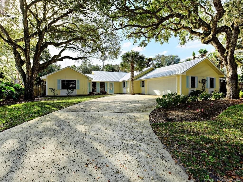 Photo of 3 Heritage Way, Sewalls Point, FL 34996 (MLS # M20037870)