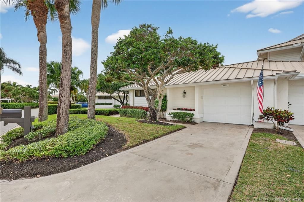 Photo of 5627 SE Foxcross Place, Stuart, FL 34997 (MLS # M20053832)