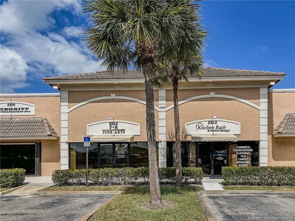 Photo of 2514 SE Willoughby Boulevard, Stuart, FL 34994 (MLS # M20050801)