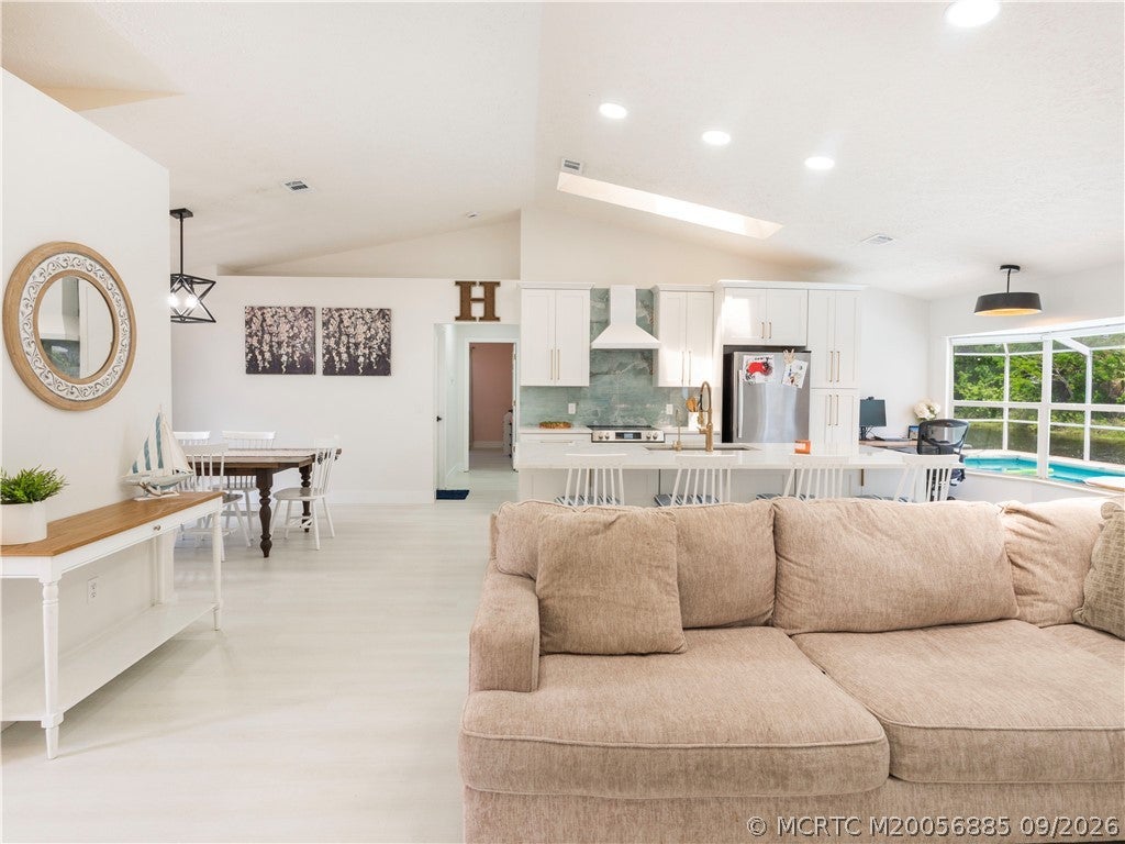 1123 SW Oak Hollow Court