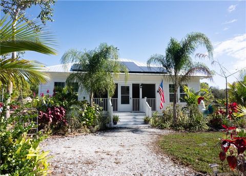 Homes For Sale - 3121 Old Edwards Road<br/> Fort Pierce, FL 34981