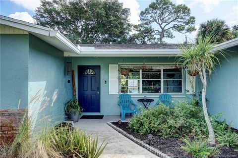 Photo of 905 SE Flamingo Avenue, Stuart, FL 34996 (MLS # M20052761)