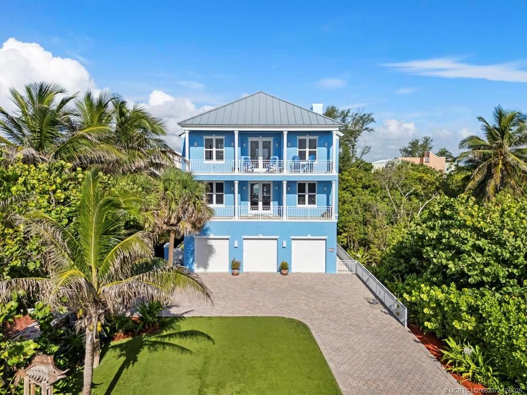 Photo of 1334 SE Macarthur Boulevard, Stuart, FL 34996 (MLS # M20052372)