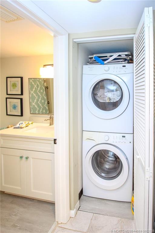 Stuart, Florida 34996, United States, 2 Bedrooms Bedrooms, ,2 BathroomsBathrooms,Residential,Active,59327