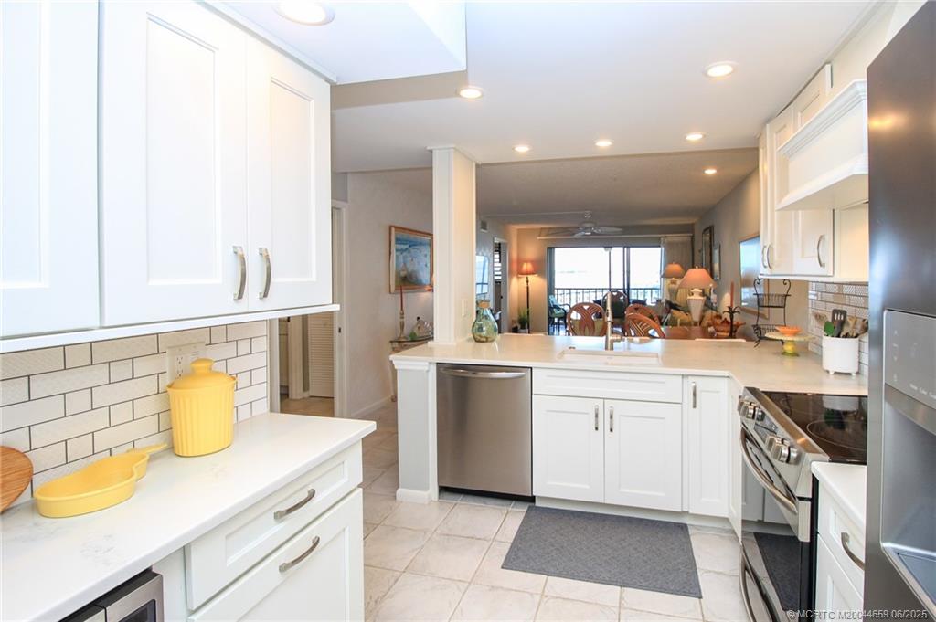 Stuart, Florida 34996, United States, 2 Bedrooms Bedrooms, ,2 BathroomsBathrooms,Residential,Active,59327