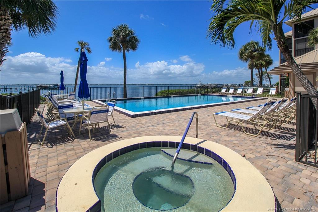 Stuart, Florida 34996, United States, 2 Bedrooms Bedrooms, ,2 BathroomsBathrooms,Residential,Active,59327