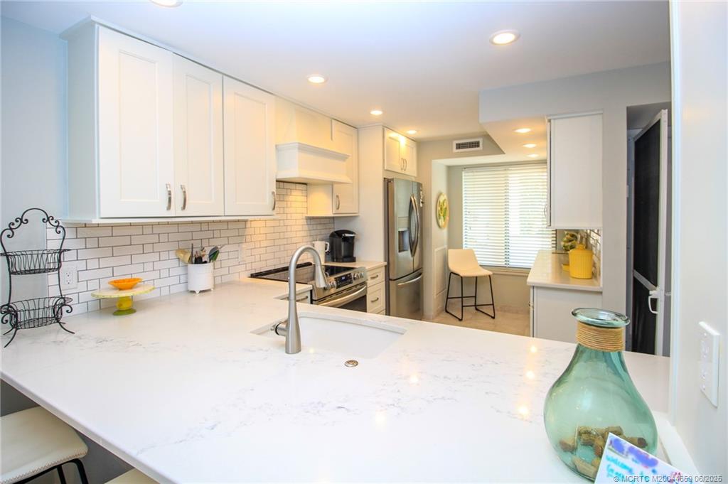 Stuart, Florida 34996, United States, 2 Bedrooms Bedrooms, ,2 BathroomsBathrooms,Residential,Active,59327