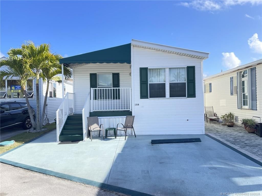 Photo of 1318 Nettles Boulevard, Jensen Beach, FL 34957 (MLS # M20054652)