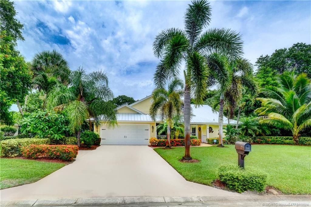 Photo of 4 Banyan Road, Sewalls Point, FL 34996 (MLS # M20045477)
