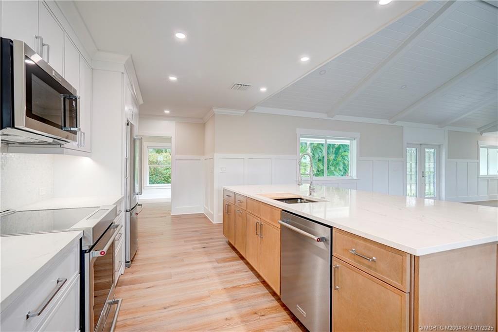 Sewalls Point, Florida 34996, United States, 3 Bedrooms Bedrooms, ,3 BathroomsBathrooms,Residential,Active,28984