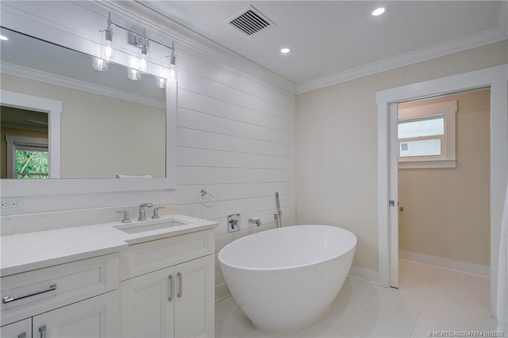 Sewalls Point, Florida 34996, United States, 3 Bedrooms Bedrooms, ,3 BathroomsBathrooms,Residential,Active,28984