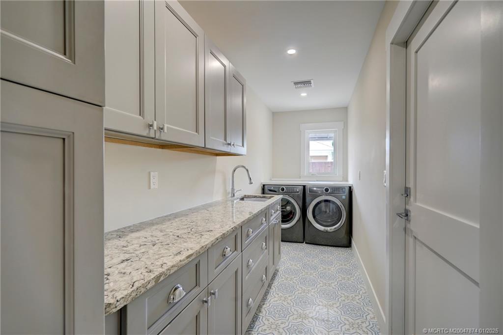 Sewalls Point, Florida 34996, United States, 3 Bedrooms Bedrooms, ,3 BathroomsBathrooms,Residential,Active,28984